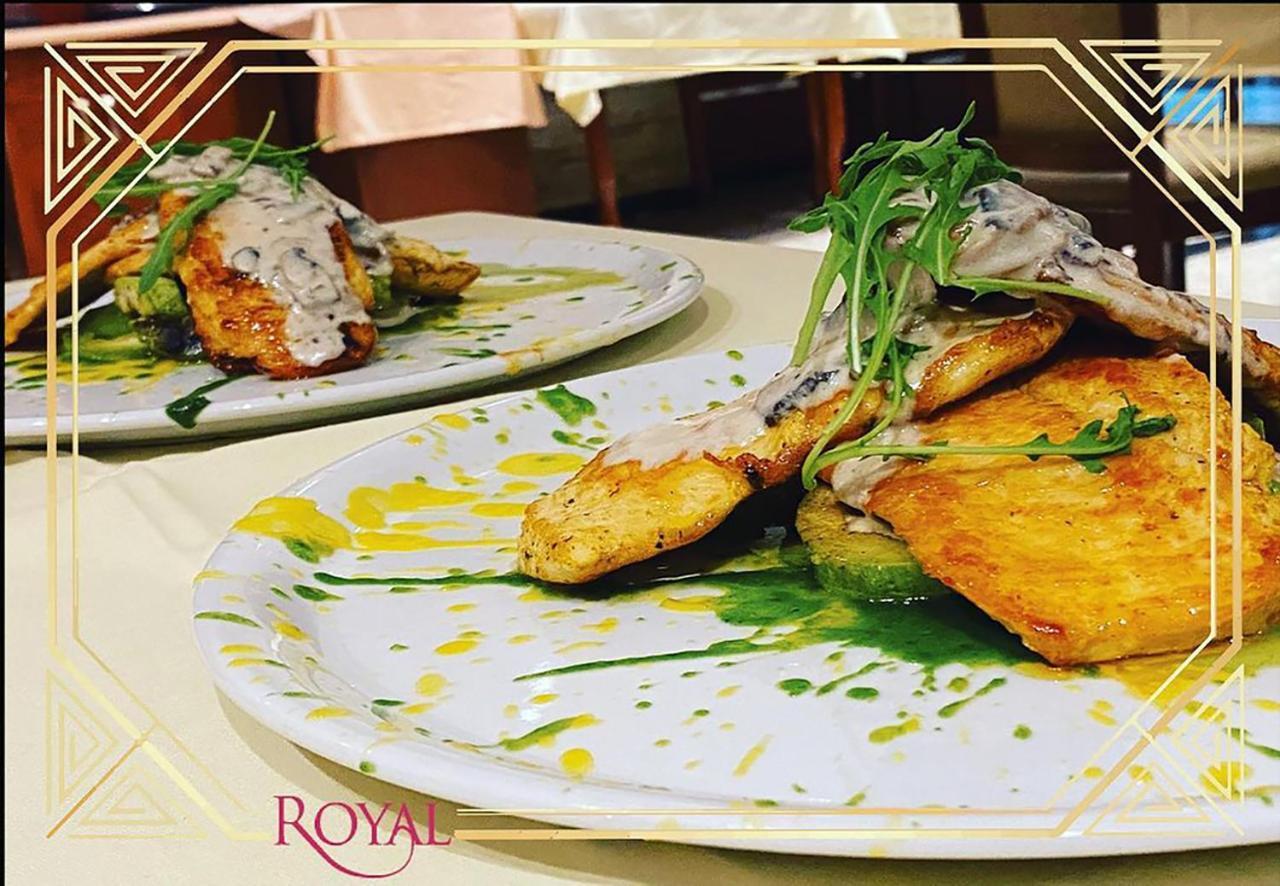 Hotel Royal Приштина Екстер'єр фото