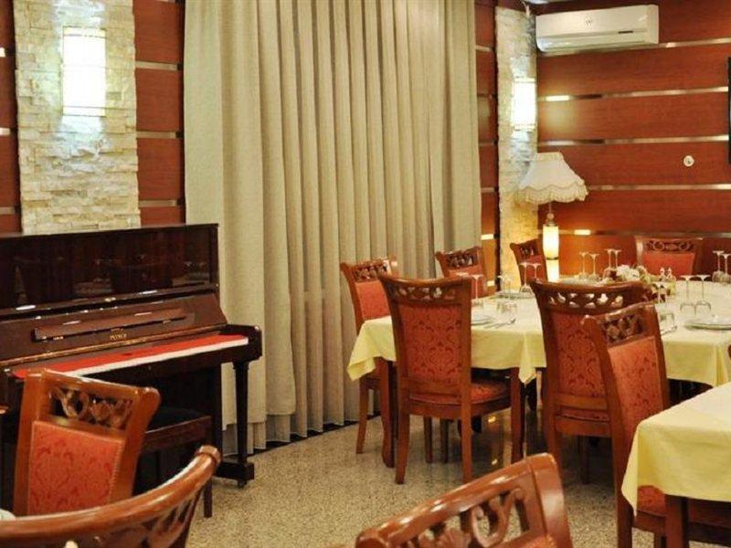 Hotel Royal Приштина Екстер'єр фото